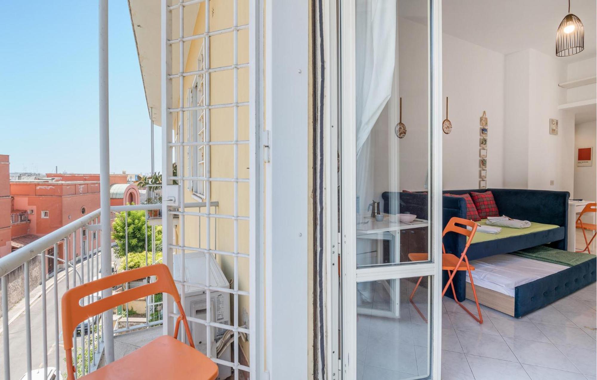 Beautiful In With Kitchenette Appartamento