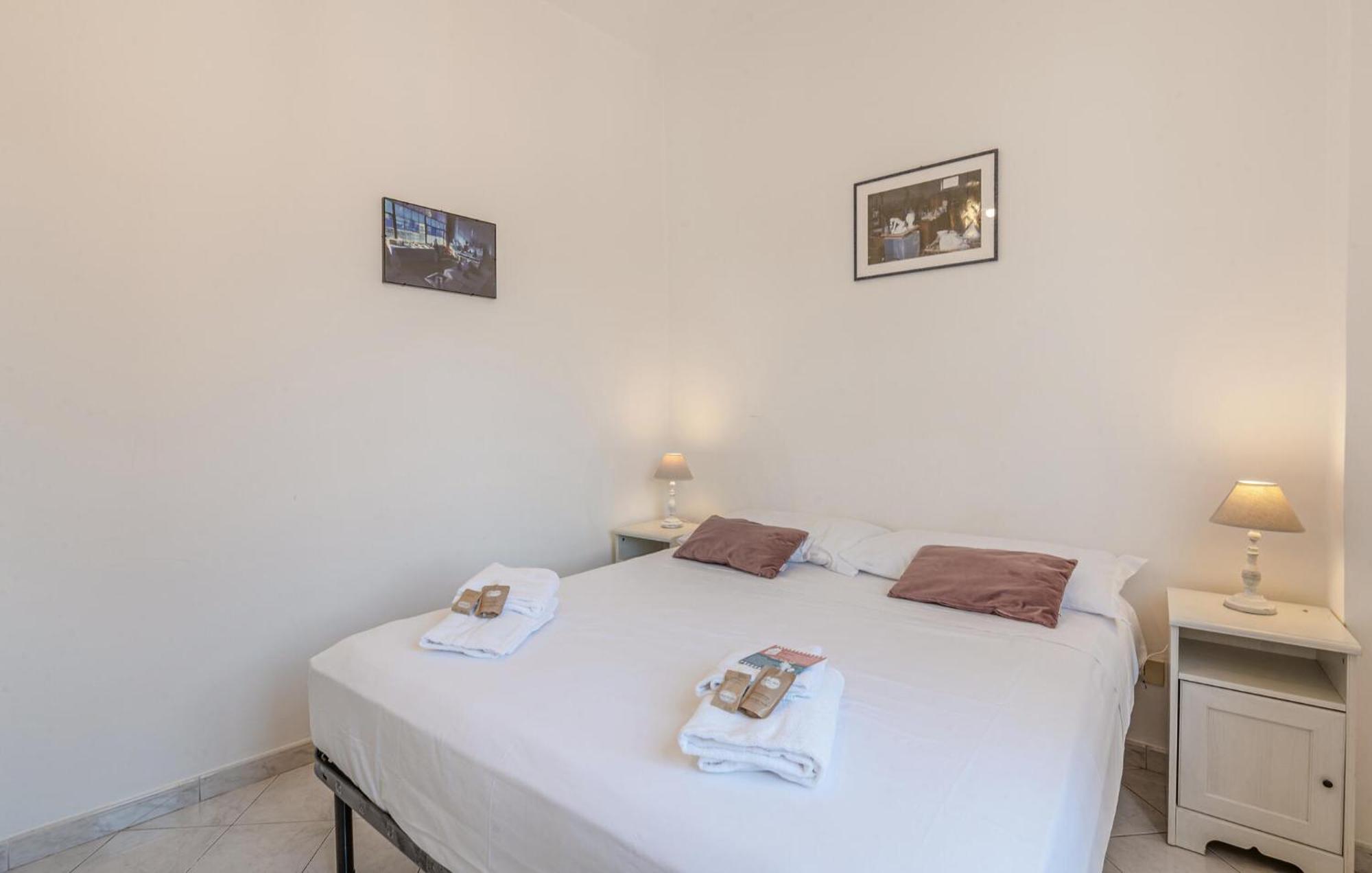 Beautiful In With Kitchenette Apartment Rom