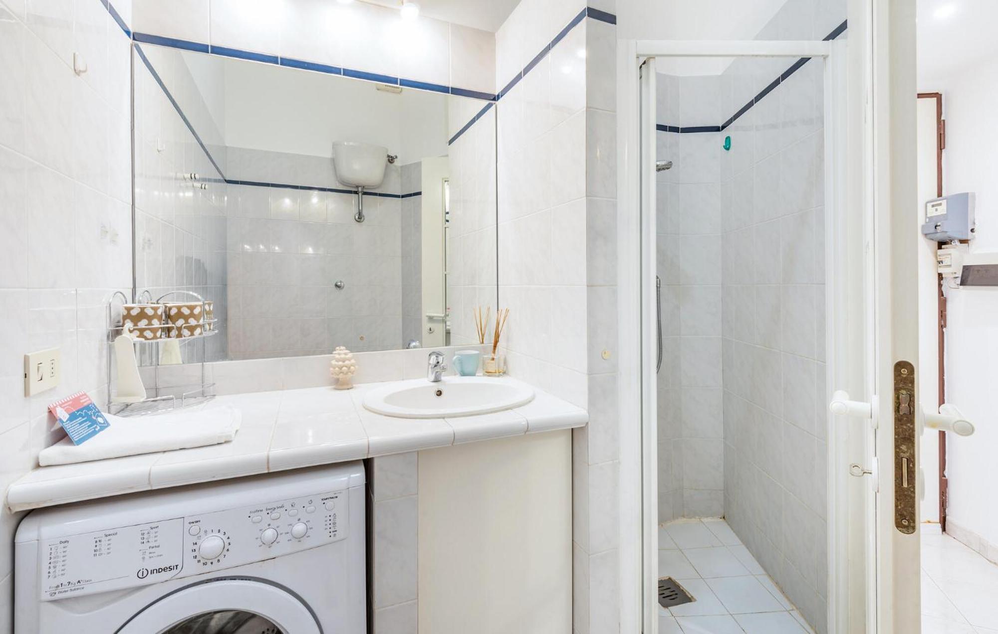 Beautiful In With Kitchenette * Rom